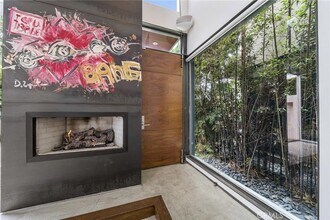 419 Venice Way, Unit 02F in Los Angeles, CA - Foto de edificio - Building Photo