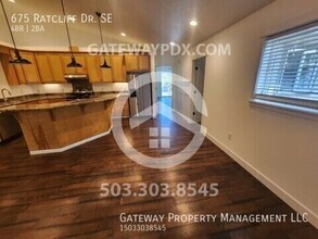 675 Ratcliff Dr SE in Salem, OR - Building Photo - Building Photo