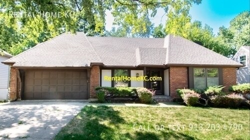 12561 W 105th St in Lenexa, KS - Building Photo