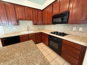 13325 Boyd Lake Dr in Bakersfield, CA - Building Photo - Building Photo