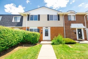 Coach House Apartments in Southfield, MI - Building Photo