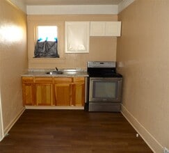 302 SW Park Ave in Lawton, OK - Building Photo - Building Photo