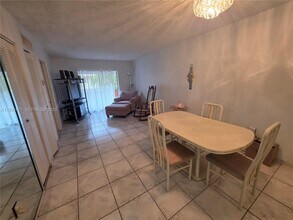 295 NW 72nd Ave in Miami, FL - Building Photo - Building Photo