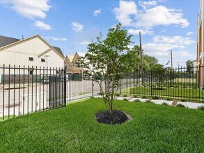 3903 Pinemont Dr in Houston, TX - Foto de edificio - Building Photo