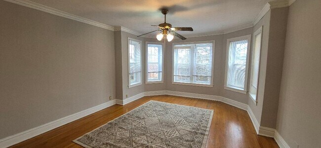 5527 N Bernard St in Chicago, IL - Foto de edificio - Building Photo