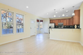 4 Timber Grove Ct in Old Bridge, NJ - Building Photo - Building Photo