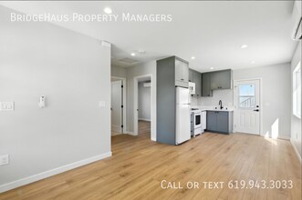 211 Hensley St in San Diego, CA - Building Photo - Building Photo