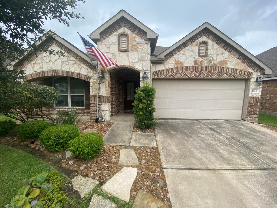 17947 Tall Chestnut St in Cypress, TX - Foto de edificio