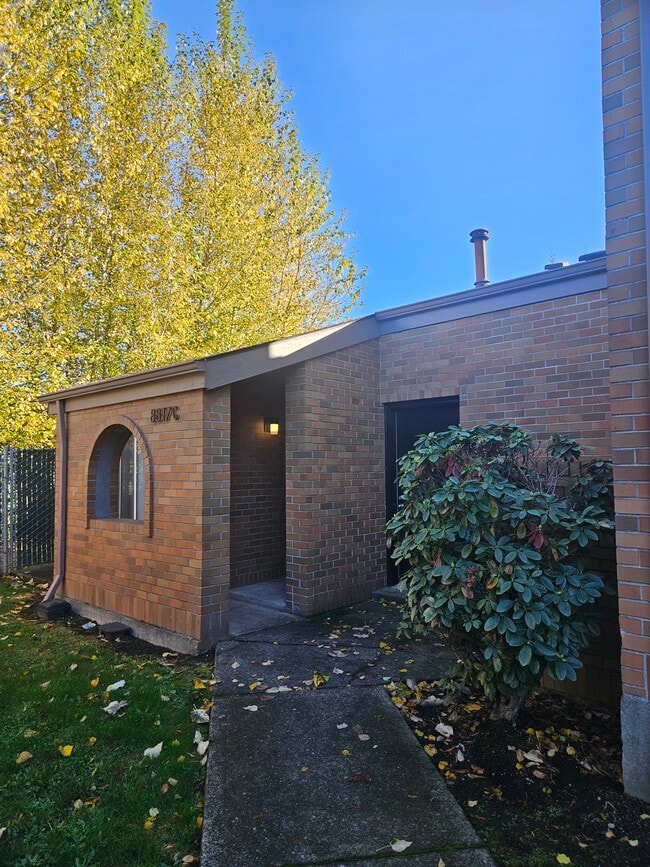 8817 NE 15th Ave, Unit 8817C