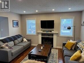 171 Willowbrook Dr in Whitby, ON - Building Photo - Building Photo