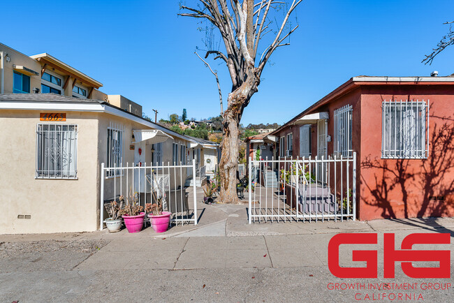 Huntington Cottages in Los Angeles, CA - Foto de edificio - Building Photo