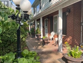 9 Waddington Crescent in Toronto, ON - Building Photo - Building Photo