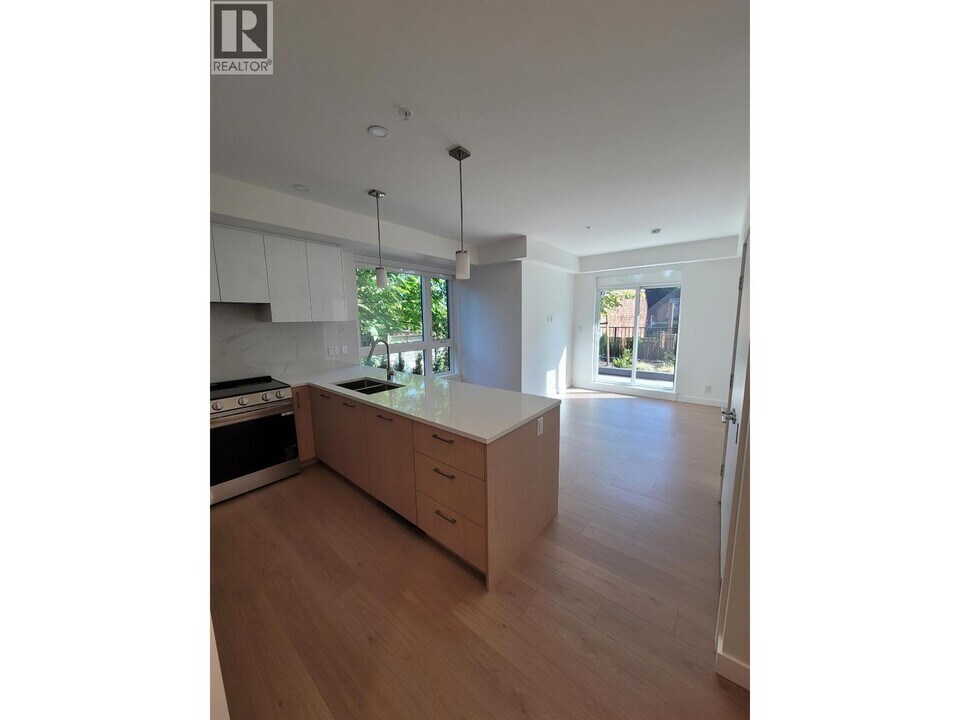 150 James Rd in Port Moody, BC - Building Photo