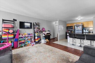 6030 N Sheridan Rd, Unit 2112 in Chicago, IL - Building Photo - Building Photo