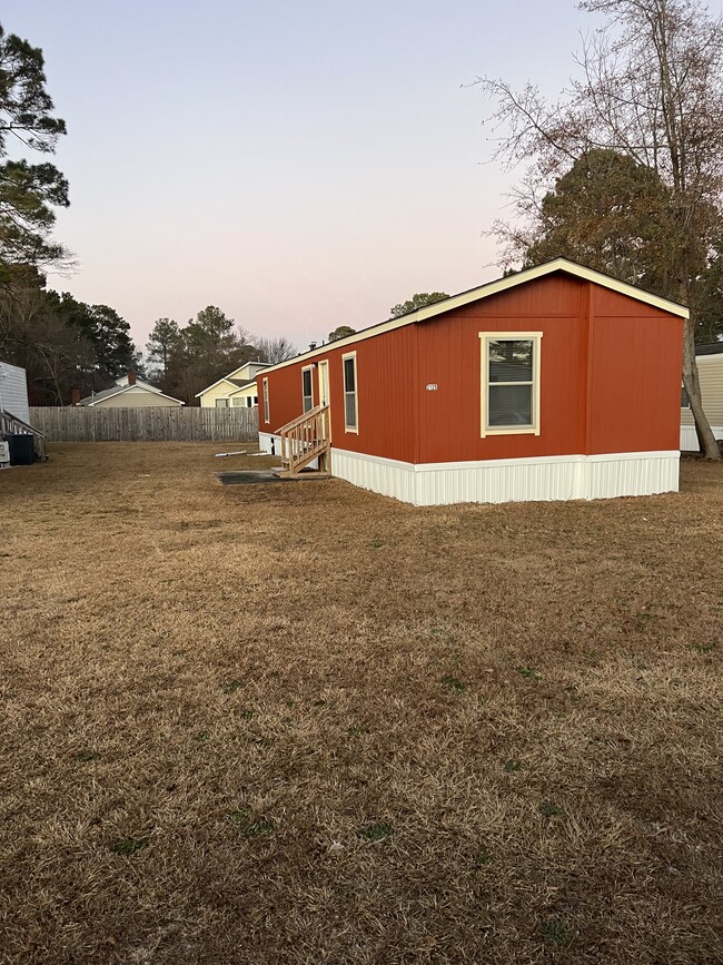 2125 Spokane Rd in Fayetteville, NC - Foto de edificio - Building Photo