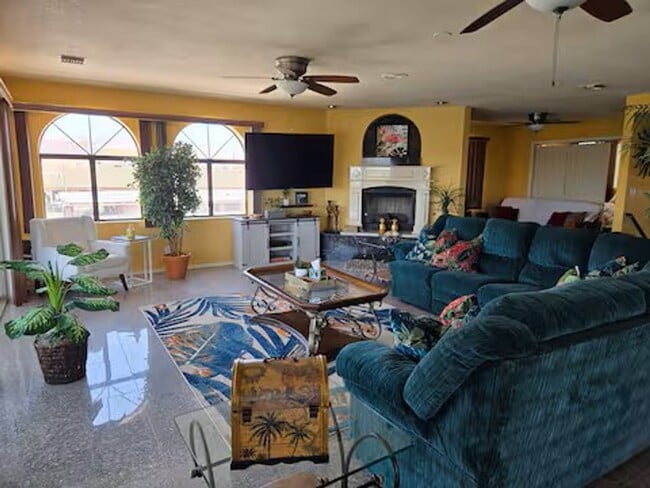 2571 Cam Del Rio in Bullhead City, AZ - Building Photo - Building Photo