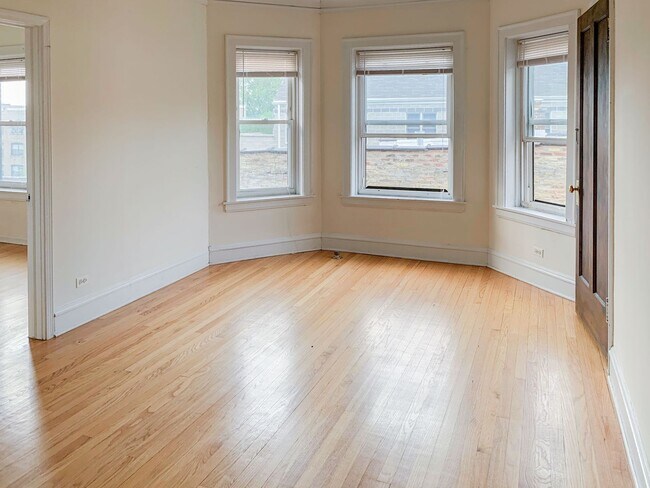 4857 N Paulina St, Unit 3B in Chicago, IL - Building Photo - Building Photo