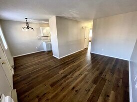 943 N Dorset Rd, Unit B