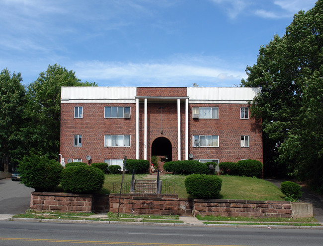Doral Gardens in Bloomfield, NJ - Foto de edificio - Building Photo