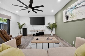 110 N Delaware Blvd in Jupiter, FL - Building Photo - Building Photo