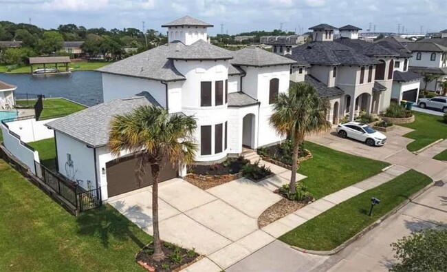 1834 Lakeside Dr in Seabrook, TX - Building Photo - Building Photo