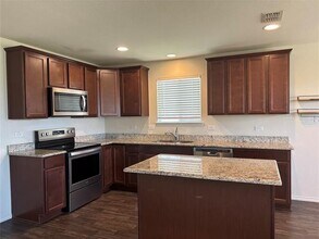 1513 Waggoner Dr in Cross Roads, TX - Foto de edificio - Building Photo