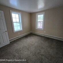 1005 S Main St in Taylor, PA - Building Photo - Building Photo