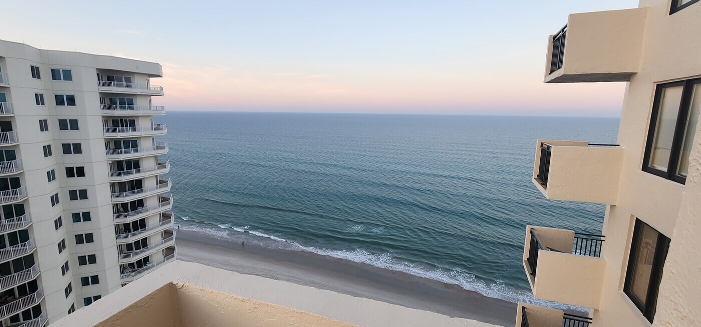 2947 S Atlantic Ave, Unit 2006 in Daytona Beach Shores, FL - Building Photo