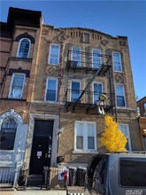 214 Schaefer St in Brooklyn, NY - Foto de edificio - Building Photo