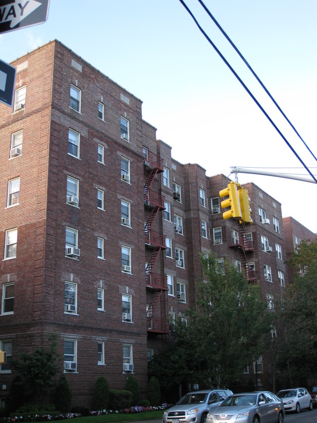 110-56 71st Ave in Flushing, NY - Building Photo - Building Photo