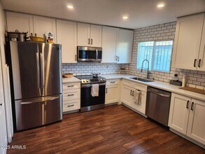 1379 N 44th St in Phoenix, AZ - Building Photo - Building Photo