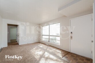 623 Holiday Ave in Hazelwood, MO - Foto de edificio - Building Photo