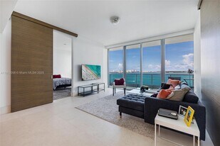 1331 Brickell Bay Dr, Unit 1703 in Miami, FL - Building Photo