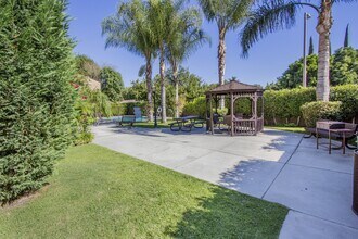 Toscana Apartments in Lake Balboa, CA - Building Photo - Building Photo