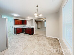 496 Sherrill Farm Dr in Benson, NC - Foto de edificio - Building Photo