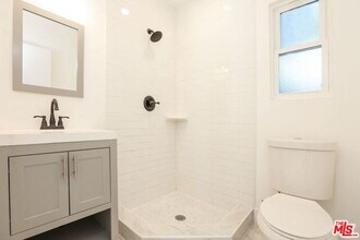 5307 1/2 Don Pio Dr in Los Angeles, CA - Building Photo - Building Photo