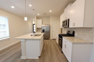 6686 Lahna Oak Dr in Conroe, TX - Building Photo - Building Photo