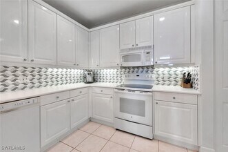 375 5th Ave S in Naples, FL - Building Photo - Building Photo