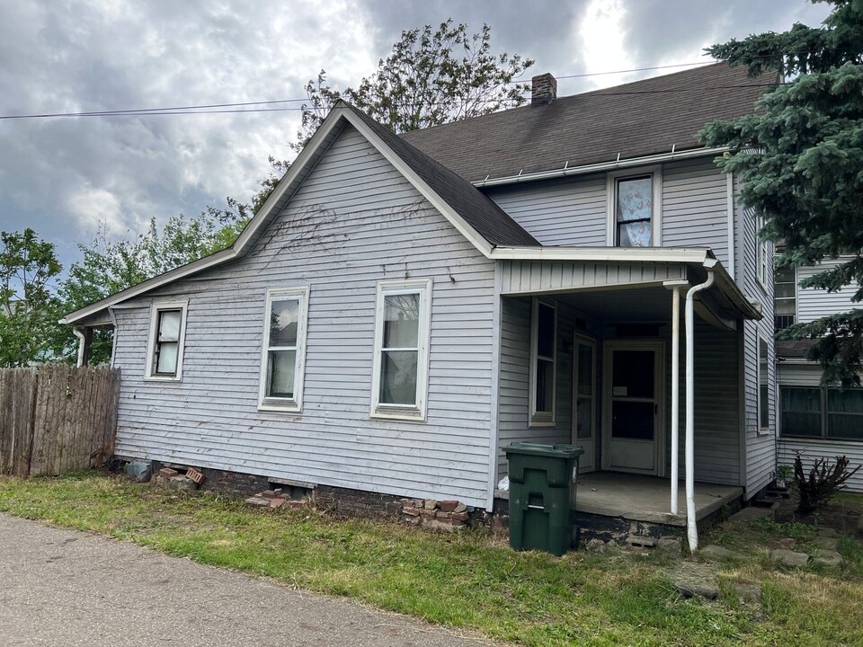 1100 5th St SW in Canton, OH - Building Photo