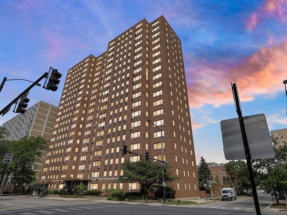 2909 N Sheridan Rd in Chicago, IL - Building Photo