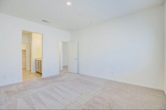 1183 Aspenparke Wy in Sacramento, CA - Building Photo - Building Photo