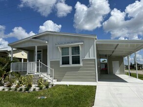747 Pirates Rest Rd in North Fort Myers, FL - Building Photo - Building Photo