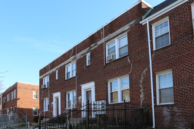 1435 Holbrook St NE in Washington, DC - Foto de edificio - Building Photo