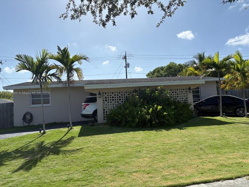 19920 SW 88th Pl in Cutler Bay, FL - Building Photo