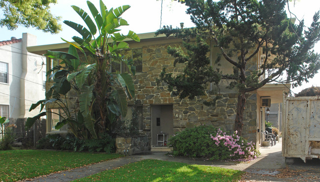 148 Catalina Ave in Pasadena, CA - Foto de edificio - Building Photo