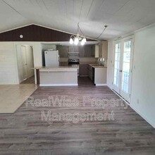 853 River Bend Rd in Roseburg, OR - Building Photo - Building Photo