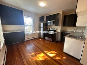 63 Pleasant St, Unit 3B in Cambridge, MA - Building Photo - Building Photo
