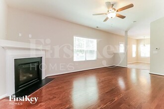 6328 Bunker Hill Dr in Raleigh, NC - Foto de edificio - Building Photo