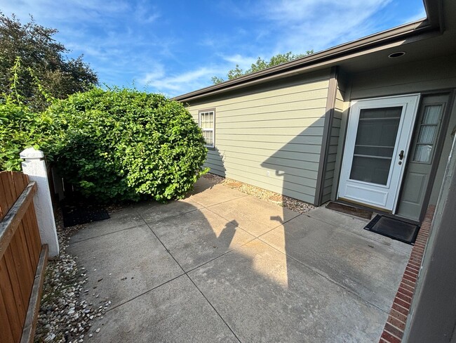 2848 Kelly Dr in Manhattan, KS - Foto de edificio - Building Photo