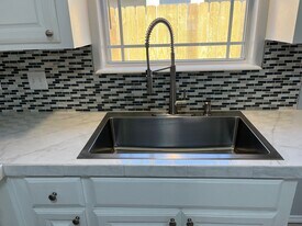 1900 W Douglas St, Unit # 3 in Pharr, TX - Building Photo